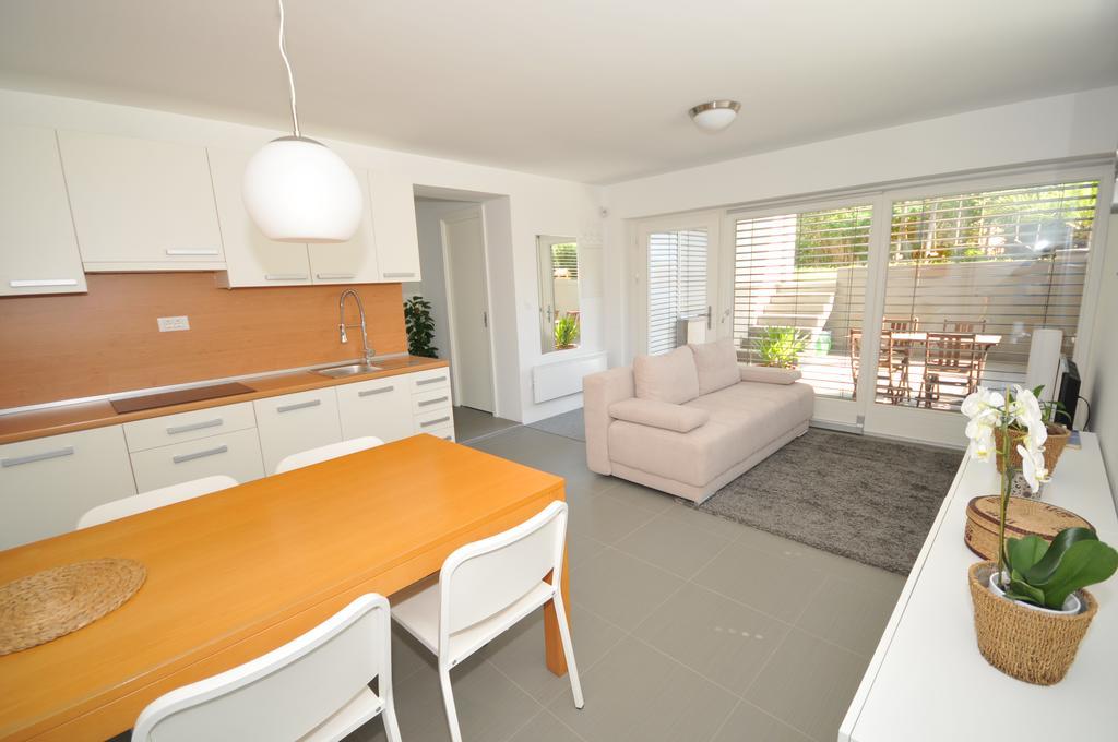 Atrium Flat In The Villa ลูบลิยานา ภายนอก รูปภาพ
